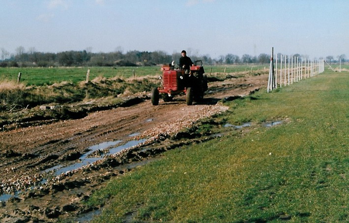 2000_sportplatz_bau_05.jpg